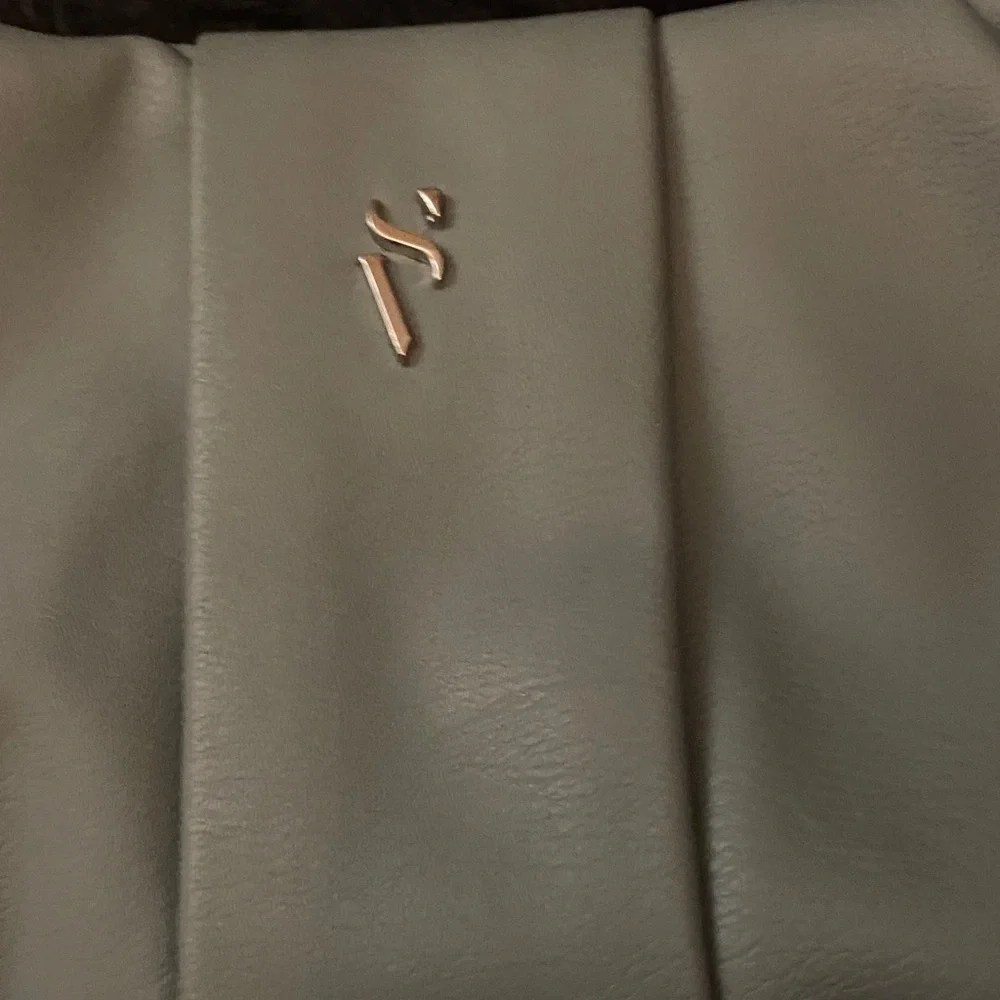 Simply Vera Vera Wang Slate Blue Pleated Wristlet - Picture 3 of 5